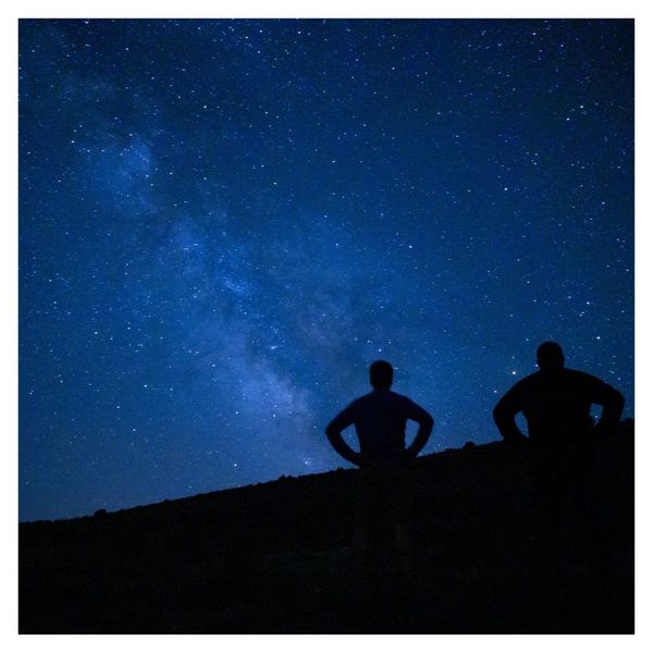 people stargazing