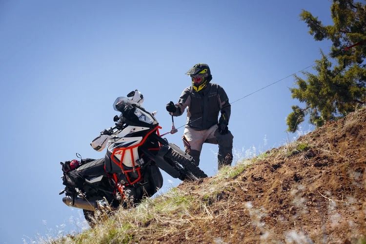 imgi_57_mountain-motorcycle.jpg