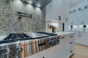 Kitchen 2.jpg