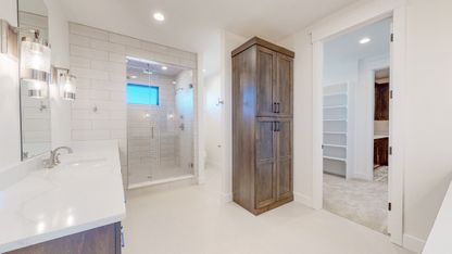 16 - Bathroom.jpg
