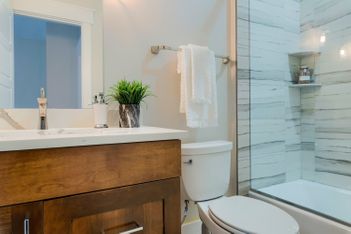 Downstairs Bathroom 2.jpg