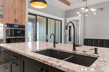 12-web-or-mls-4392 Grand Park Dr 12.jpg