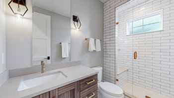 26 - Bathroom 2.jpg