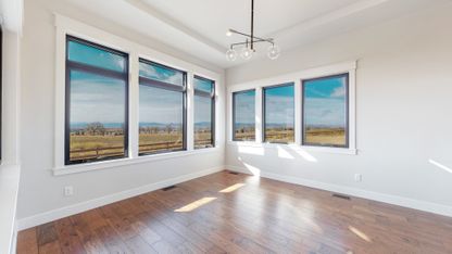 12 - Dining area.jpg