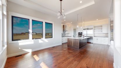 11 - Dining area.jpg