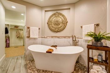 Master Bathroom 2.jpg