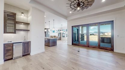 06 - Living area.jpg