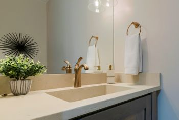 Bathroom 3.jpg