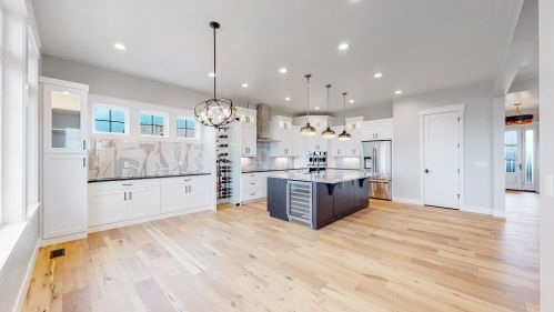 08 - Dining Area.jpg