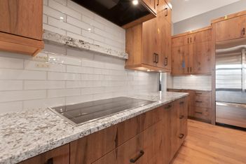 11-web-or-mls-4392 Grand Park Dr 11.jpg