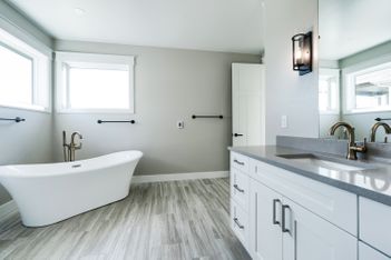 Master Bathroom 2.jpg
