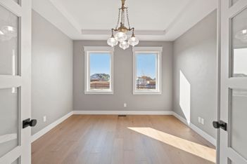 14-web-or-mls-4392 Grand Park Dr 14.jpg