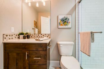 Upstairs Bathroom 3.jpg