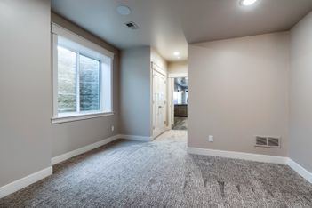 Downstairs Bedroom 1b.jpg