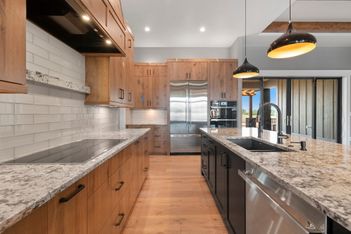 9-web-or-mls-4392 Grand Park Dr 9.jpg