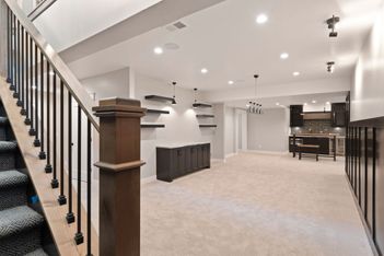 16-web-or-mls-4392 Grand Park Dr 16.jpg