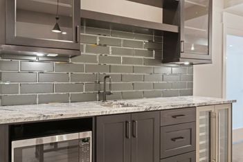 20-web-or-mls-4392 Grand Park Dr 20.jpg