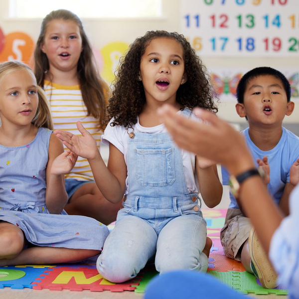 Children sining and clapping