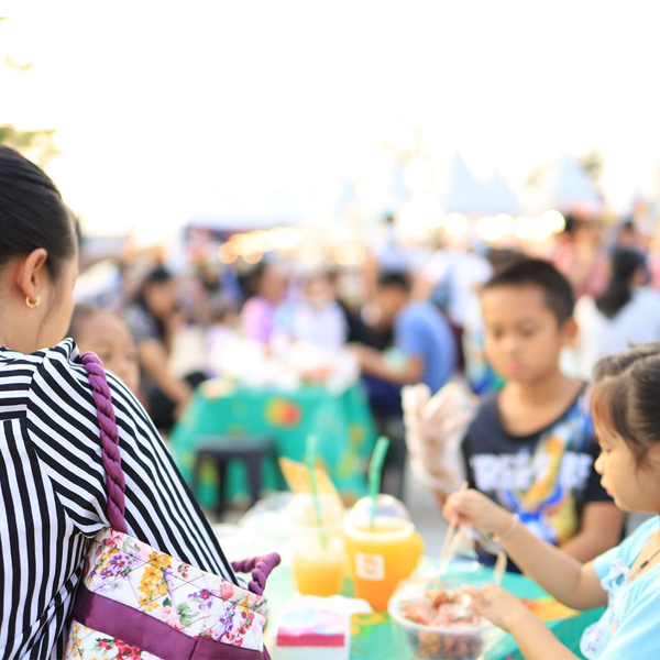 kids eating snacks at a fair