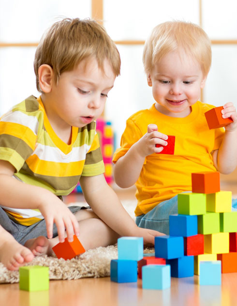 2 children playing with blocks