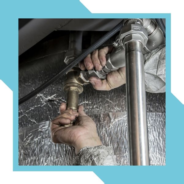 hands tightening fitting on pipe PIPE REPAIR 2.jpg