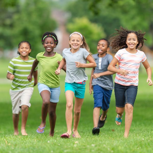 Five children running 