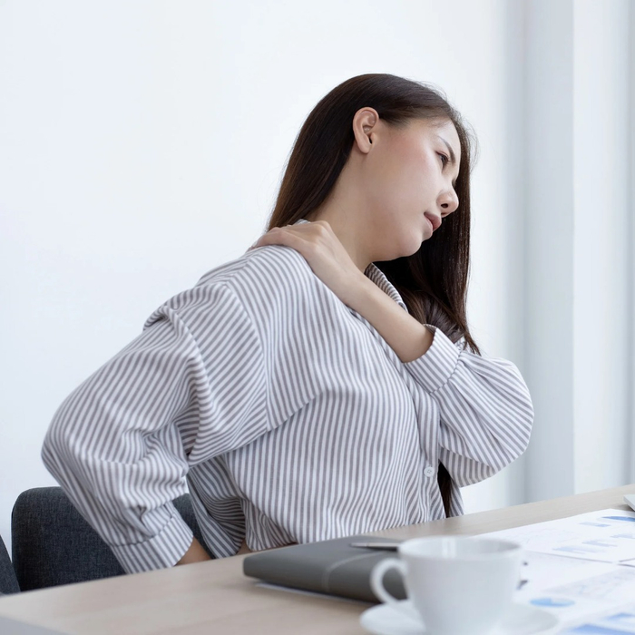 woman with neck pain in the office