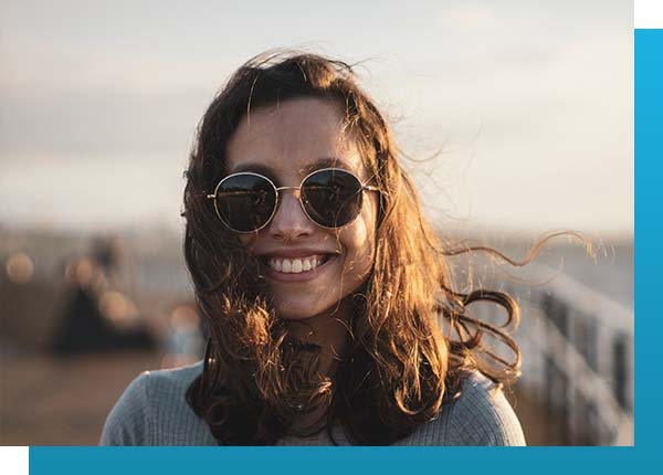 Woman with sunglasses smiling