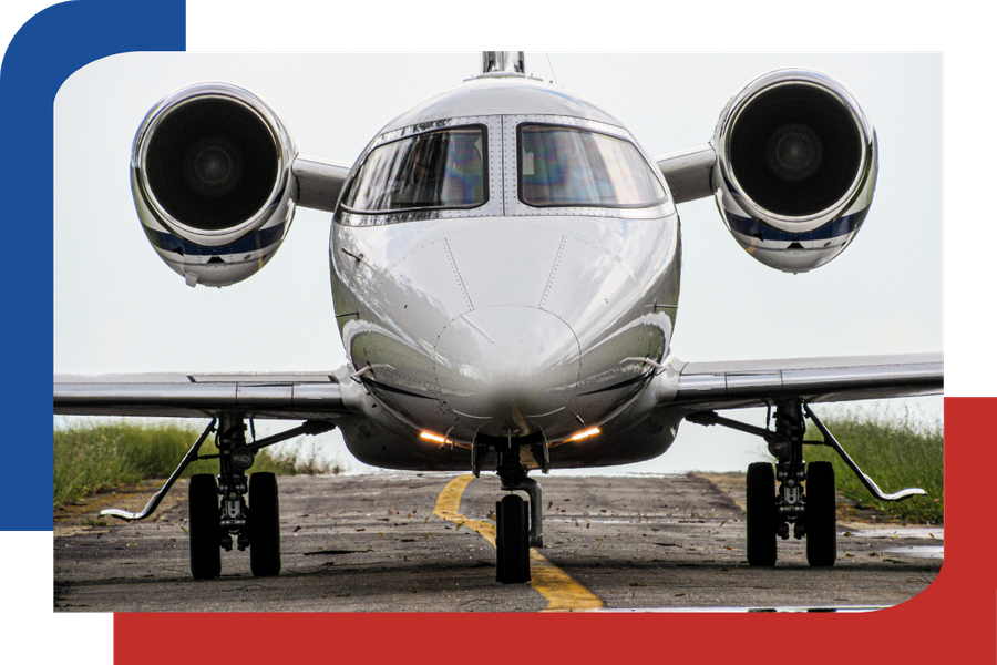 Front view of an airplane
