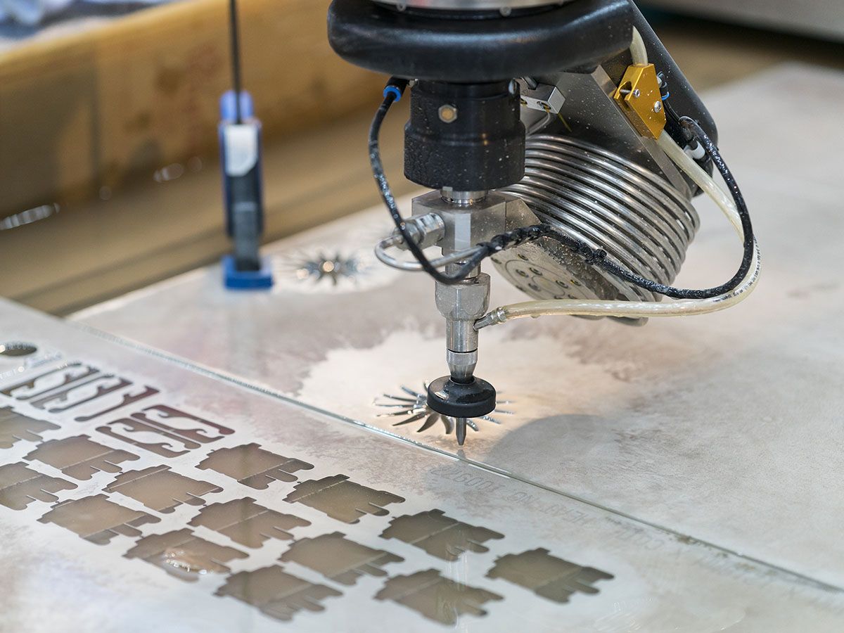 Cutting machine cutting shapes out of metal