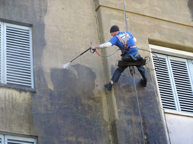 Wall Pressure Cleaning