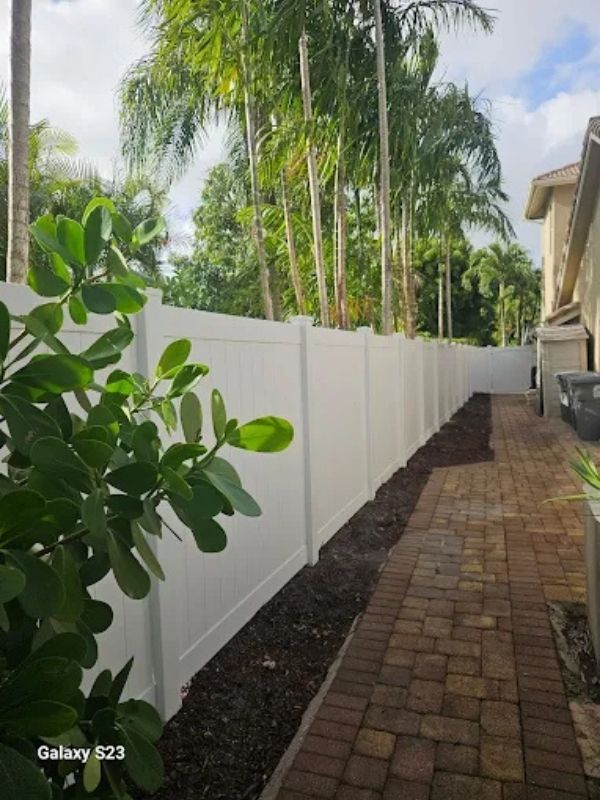 Vinyl Fencing (1).jpg