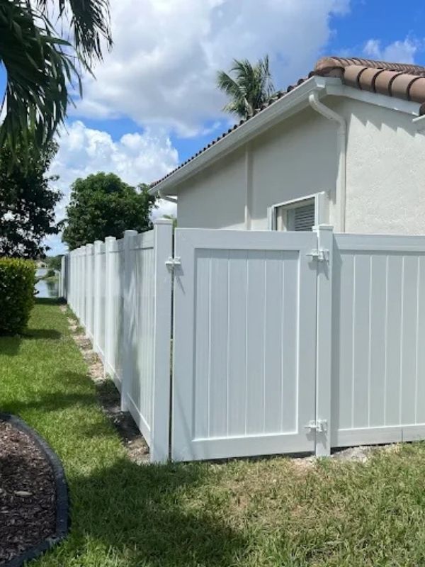 Vinyl Fencing 2.jpg