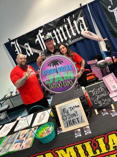 La Familia Tattoo booth