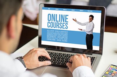 online courses on laptop