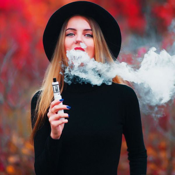 woman vaping 