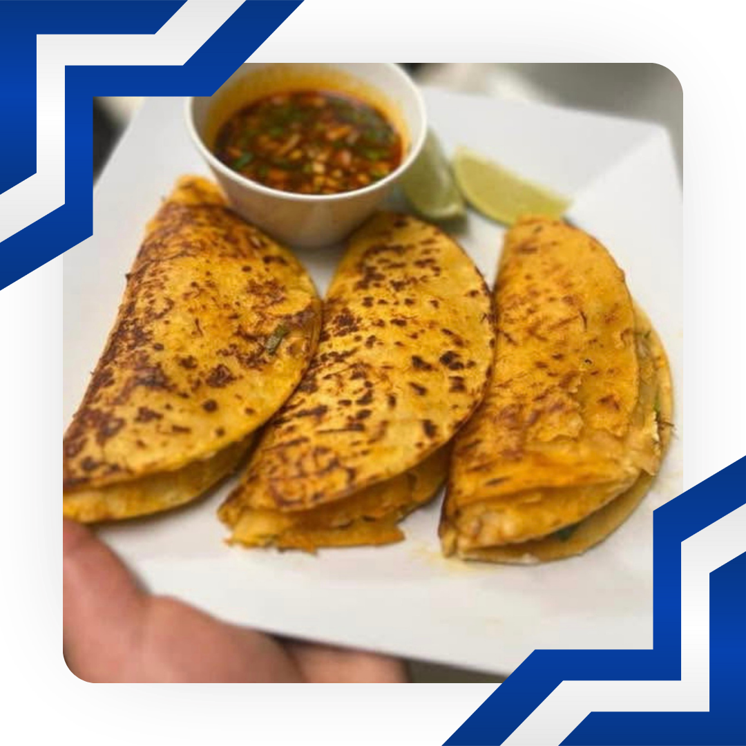 Plate of Salvadoran food
