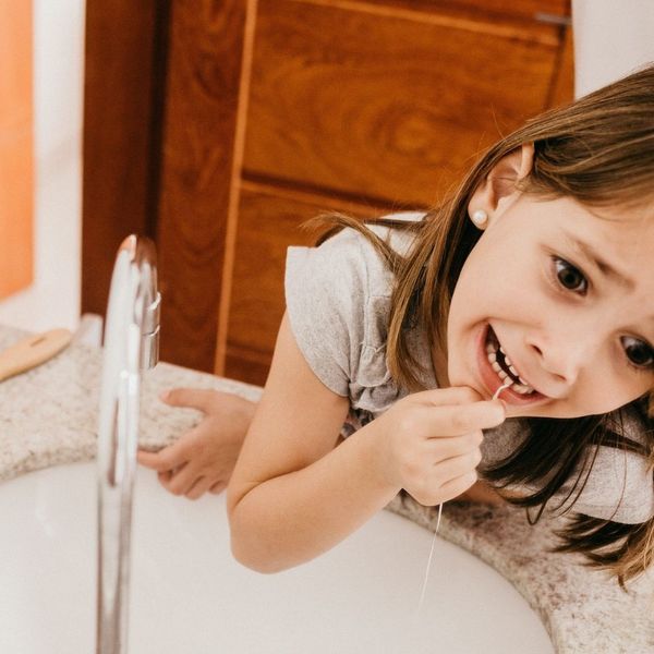 Kid flossing 