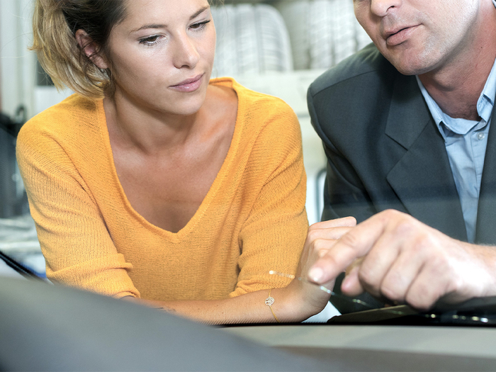 Auto tech speaking with female customer