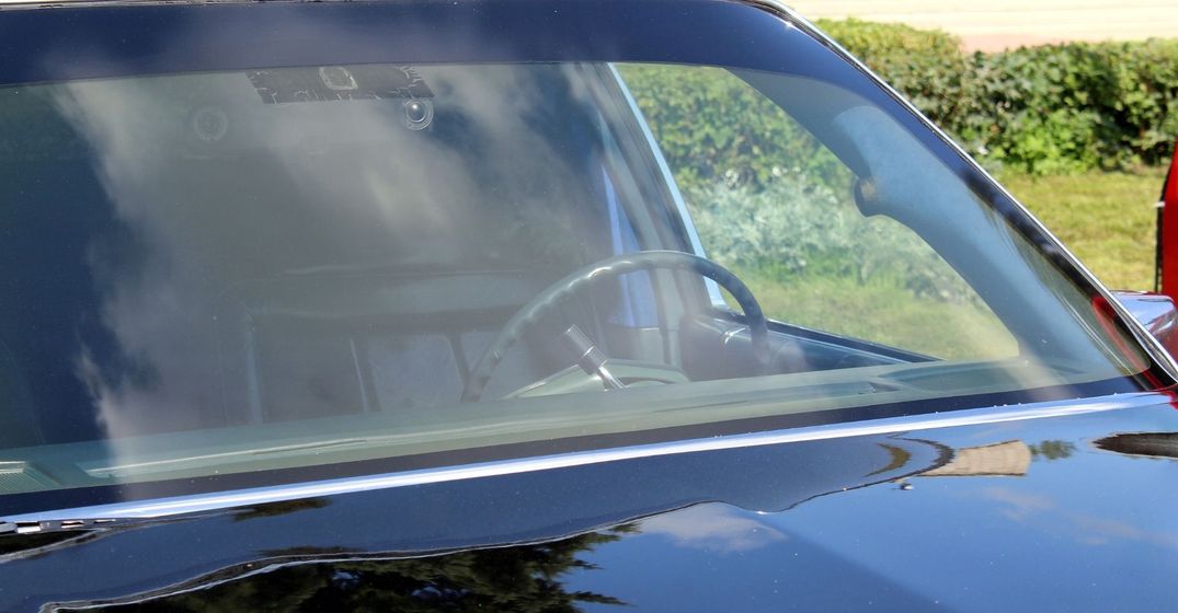 M34807 - Prestige Auto Truck Glass - 4 Signs Its Time to Get Your Auto Glass Repaired - Hero.jpg