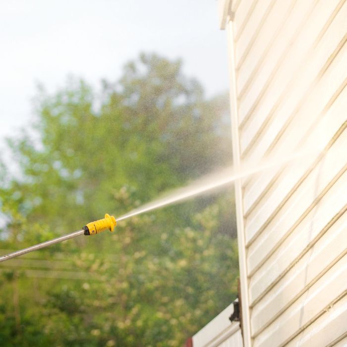 pressure washing home siding