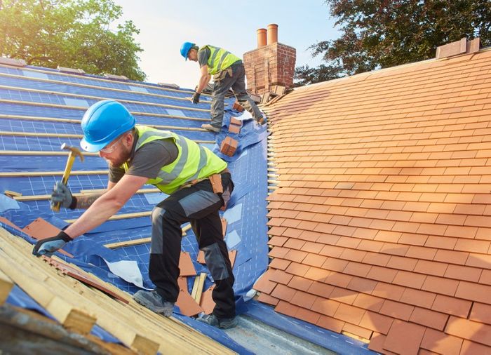 roofers at work