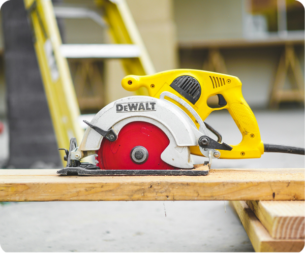 Image of a circular saw on a plank of wood