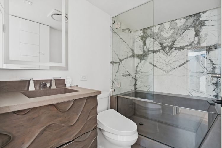 24_412-W-Eugenie_Guest Bathroom .jpg