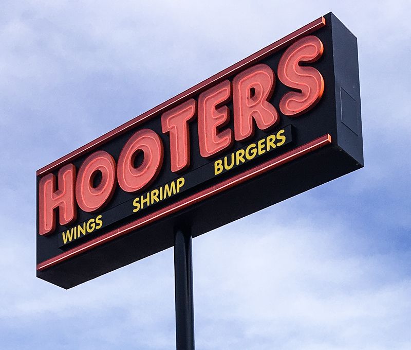 Hooters sign