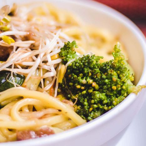 Yakisoba with broccoli and sprouts