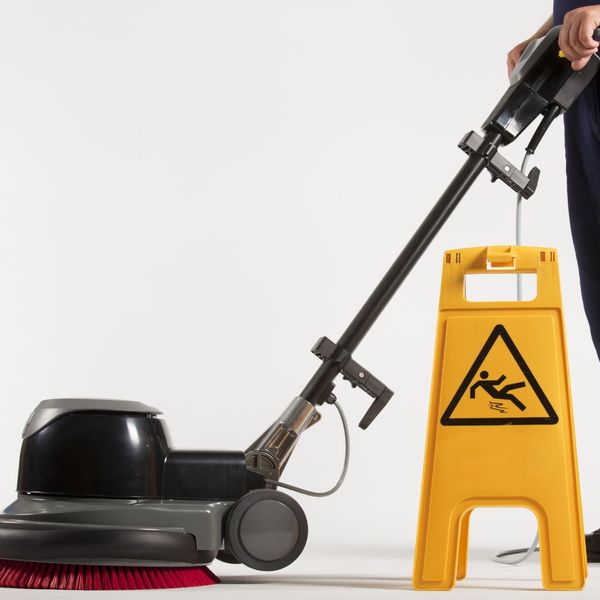 Floor cleaning machine