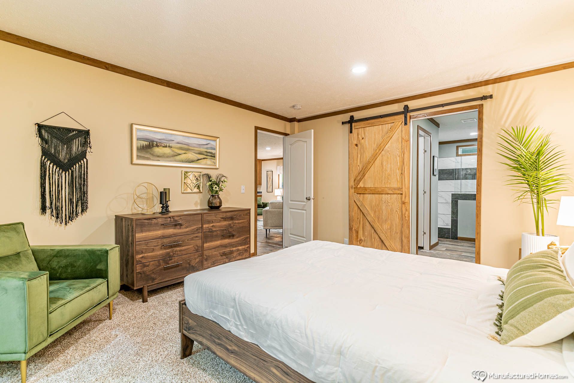 The Excalibur 32644X-bed-2.jpg