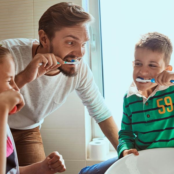 kids brushing teeth with dad