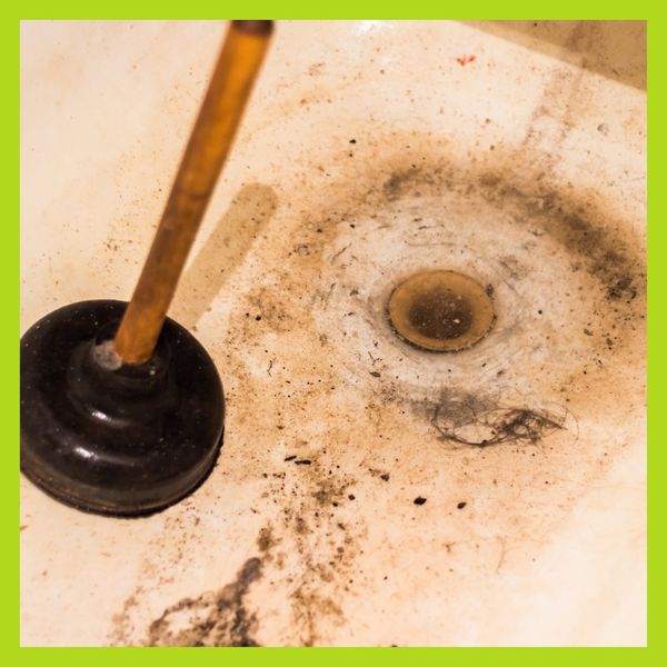 Draining mold from a tub